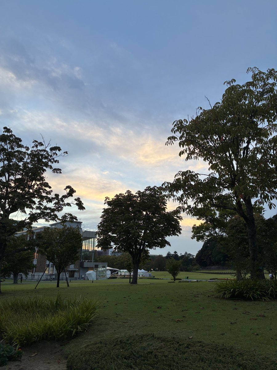 gennok's tweet photo. 夕方の景色、穏やか日に感謝しながら街歩き。
#金沢市#しいのき広場 https://t.co/inqY5fFwks