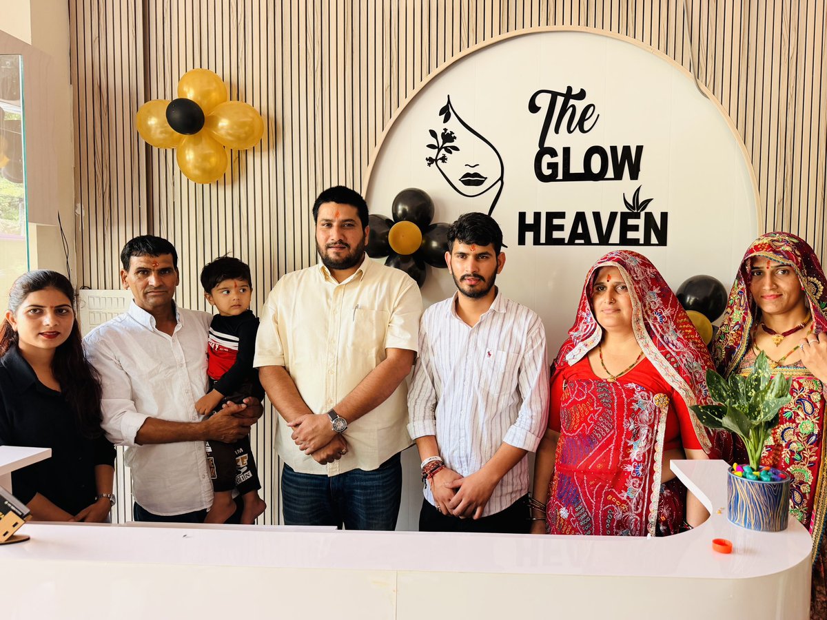 SuranderRLP's tweet photo. आज चौमूँ मोरीजा रोड़ पर “The Glow Heaven Unisex Salon” के शुभारंभ कार्यकम में शामिल हुए !
नए प्रतिष्ठान के लिए चाचाजी हंसराज जी ईशरवाल व छोटे भाई कमलेश ईशरवाल को बहुत-बहुत बधाई एवं शुभकामनाएँ!

#Congratulations https://t.co/QtWG296GjV