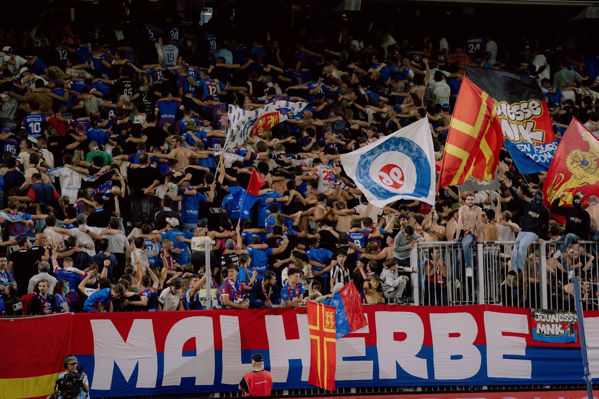 lnstantFoot's tweet photo. 17 000 supporters étaient présents hier soir au stade Michel d'Ornano pour le derby entre le SM Caen et Rouen ! 🤯

Pour un match de Ligue 3 un jeudi soir, la performance est EXCEPTIONNELLE ! 🤩

Les supporters ont été servis : 5 buts dans le match et une victoire 3-2 du SMC pour prendre provisoirement la deuxième place du championnat. 👏🔥

(📸 @SMCaen)