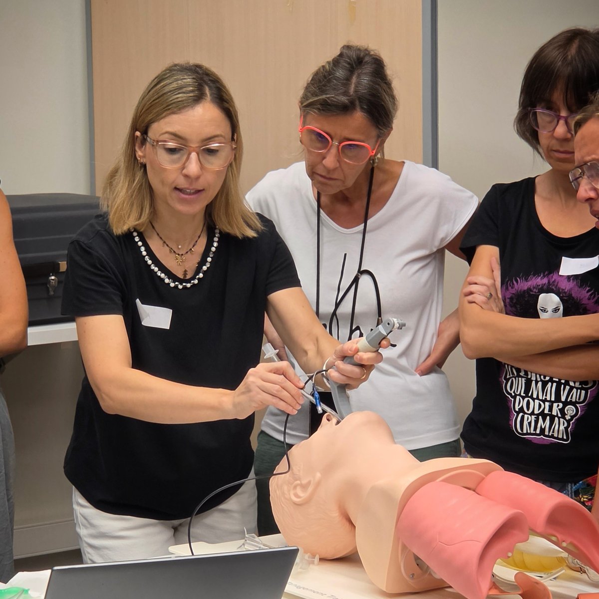 cistecat's tweet photo. 🚑 Vols estar preparat per intervenir de manera àgil i efectiva?
🎯 L’SVI (Suport Vital Immediat) ajuda els professionals de la salut a optimitzar la seva actuació en moments crítics amb confiança i seguretat.
#CISTE #URV https://t.co/yT4x2g41vx