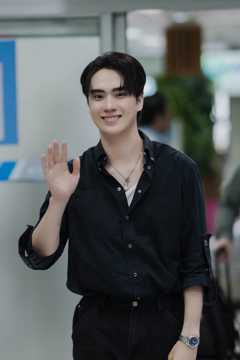 TEeInMyHeart1's tweet photo. FB: บริษัท รวยอีก จำกัด 

หาดใหญ่ทัก! สุดหล่อถึงหาดใหญ่แล้วครับ 🥰

#AroiFest #อาโหร่ยยเฟส 
#อาโหร่ยยเฟสxตี๋ธนพล 
#TEeThanapon #ตี๋ธนพล https://t.co/nwpk6VEugW