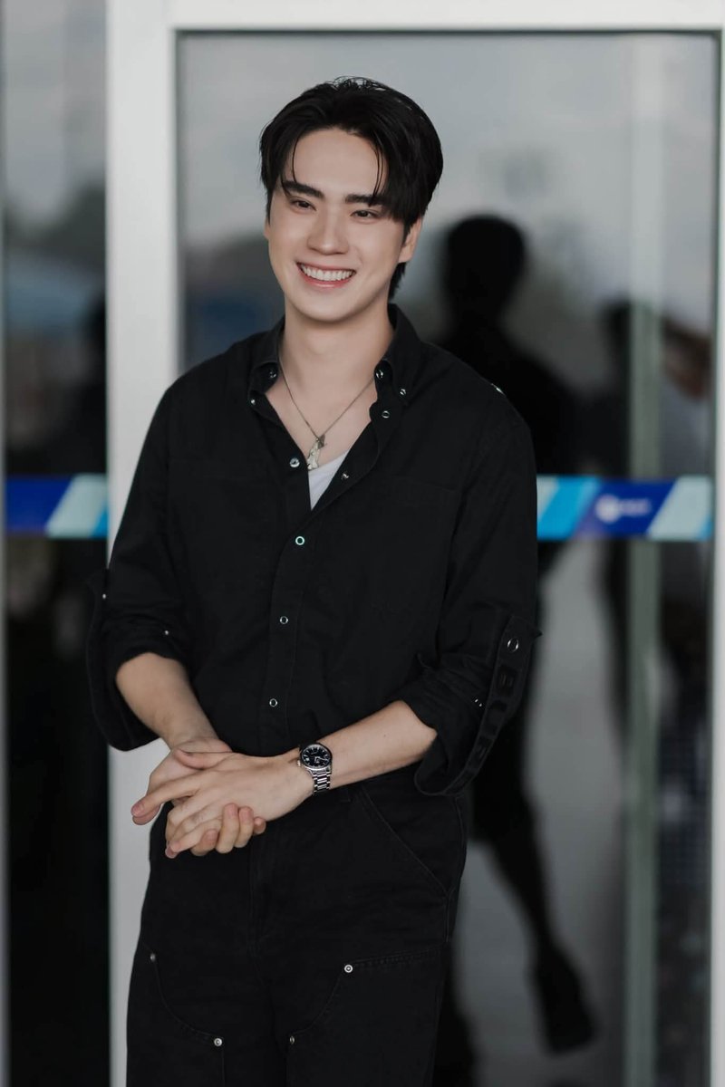 TEeInMyHeart1's tweet photo. FB: บริษัท รวยอีก จำกัด 

หาดใหญ่ทัก! สุดหล่อถึงหาดใหญ่แล้วครับ 🥰

#AroiFest #อาโหร่ยยเฟส 
#อาโหร่ยยเฟสxตี๋ธนพล 
#TEeThanapon #ตี๋ธนพล https://t.co/nwpk6VEugW