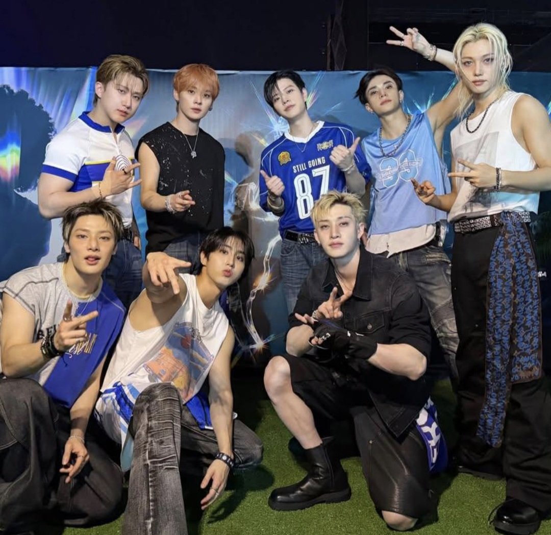 Ge_Love97's tweet photo. Hoy es viernes y el cuerpo lo sabe @del40al1_es y @Los40 nada mejor que empezar el día escuchando
#This_and_That de #StrayKids y como siempre proponerla a candidata a la lista #Del40al1CocaCola #StaySpain
@virginmusicsp @UniversalSpain
Ya tiene 100M de views en YouTube 🧡 https://t.co/qvZqFhy6Sd
