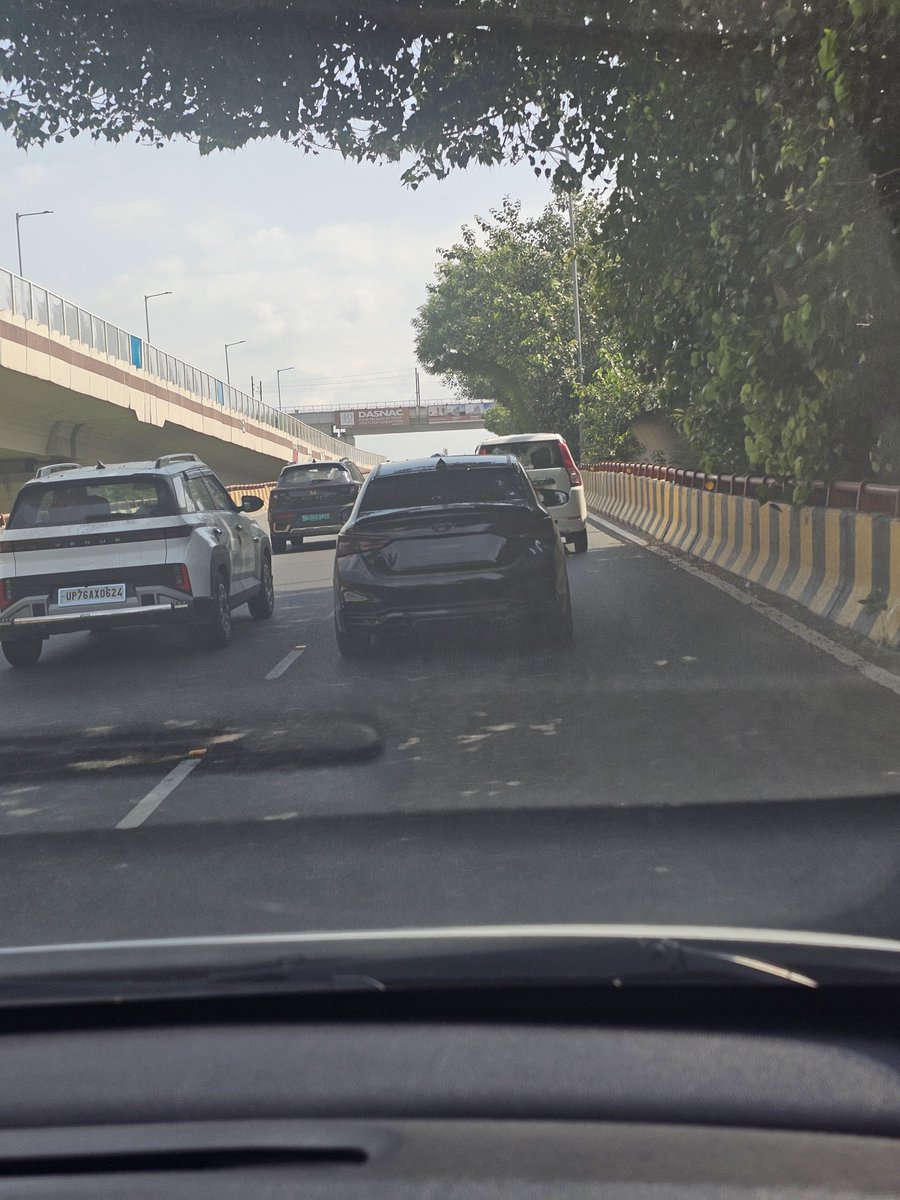 adag90's tweet photo. How is this not a security issue? @dtptraffic https://t.co/ZP4P5yeSW5
