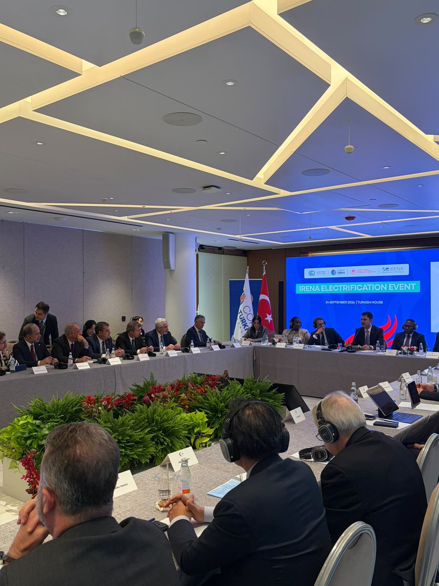GalipEnsarioglu's tweet photo. New York Türkevi’nde, COP31 Türkiye Başkanlığı kapsamında düzenlenen IRENA Elektrifikasyon Etkinliği’ne; Çevre, Şehircilik ve İklim Değişikliği Bakanımız Sayın Murat Kurum, Çevre Komisyonu üyesi milletvekillerimiz ve ilgili bürokratlarımızla birlikte katıldık.

Küresel elektrifikasyon hedefleri doğrultusunda artan elektrik talebinin rolünü; sürdürülebilir enerji çözümleri, güçlü ve güvenilir şebekeler ile elektriğe adil erişim açısından fırsat ve zorlukları değerlendirdik.