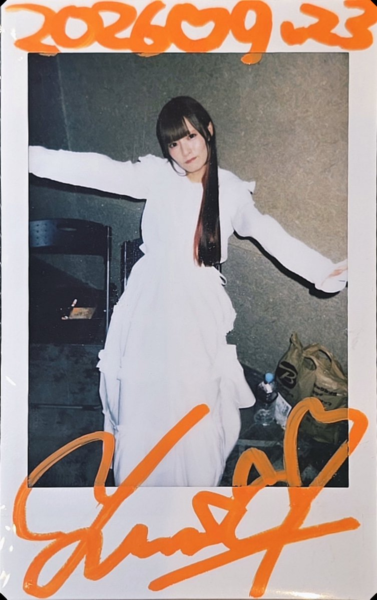 NOH_MINGI's tweet photo. 2026.09.23 ロンリーガール
#ゆまなのだっ

大事なライブで、大切な曲を任せるのってファンとしてもすごく嬉しい！
歌声とか歌唱力とか認めてくれてるって感じがする！
Shooting Starのロングトーンとかの大事なパートも任せてくれてるし！

ゆまちゃんの歌聴けるのももちろん嬉しいけど、そういうのがすごく嬉しかった！

そして歌った後も「今日ゆまちゃん良かった」って久しぶりに特典会列に並んでくれてるTAKARAMONOさんもたくさん居てそれもとっても嬉しかった！

ゆまちゃんはライブ中に感情が溢れてる時、ずっと手で何か握ったりするよねw
ツアーファイナルでスカートをシワが出来るくらい握ってて知ったw
今回はずっとマイクのコードを握ってたけど、でもそれくらい歌やライブに本気になって、感情が溢れるくらいになるのってとっても素敵だと思うし、大好きなところだから良かった！

昔どこかの配信でコメントで「泣くのが好きじゃなくて、泣くくらいになるのが好き」って風にコメントした事あるけど、それと同じ！
素適な姿見れて良かった🥰