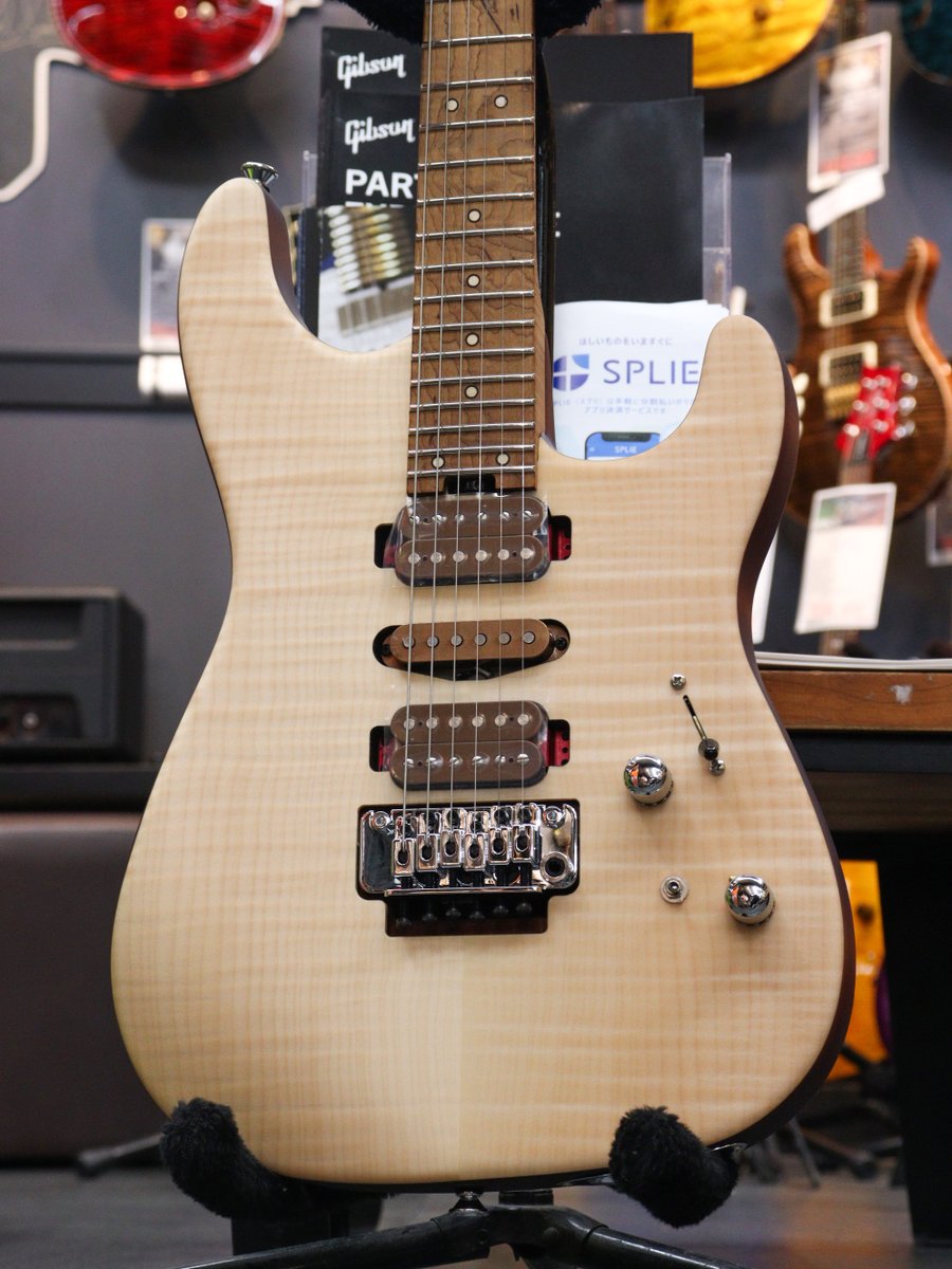 ikeberevole's tweet photo. /
#Charvel 店頭入荷📣🎸
\
USA製
"Guthrie Govan Signature HSH Flame Maple" !✨
ハイポジションへも楽にアクセスできるヒールカットや
豪華なフレイムメイプルが目を惹きます👀
#エレキギター #イケベ #秋葉原 https://t.co/amnSukFZig