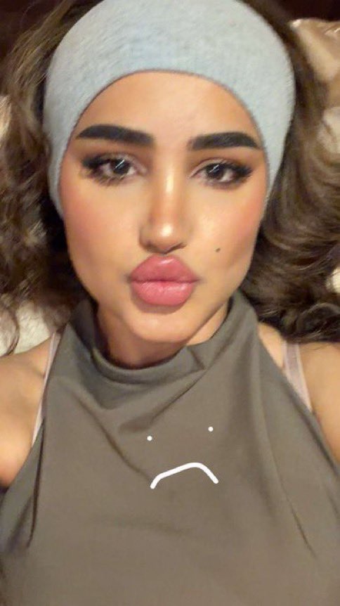Qzzz0Q's tweet photo. مكس شفايف يعطب مخك يا غبي 😵‍💫🐽 https://t.co/ZicUJAbr9B