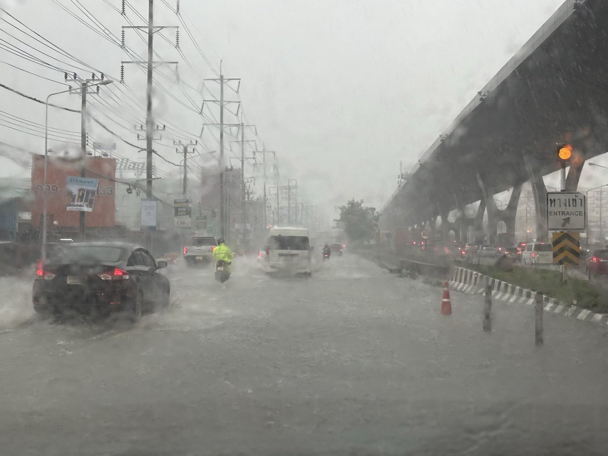 KateZara1098383's tweet photo. กลับรถบางพลีก่อนถึงมาร์เก็ตวิลเลจสุวรรณภูมิ @js100radio  @fm91trafficpro https://t.co/euz42fy4y9