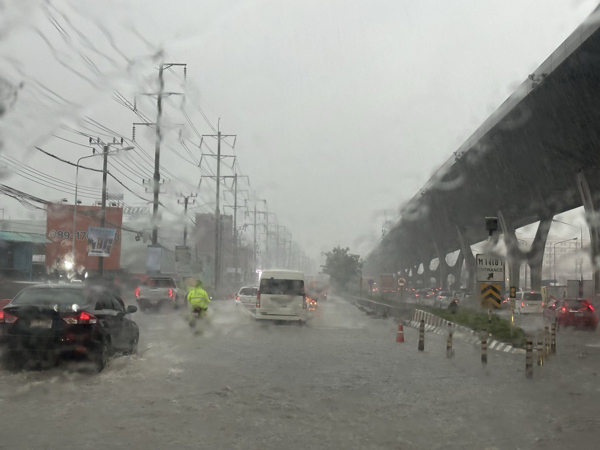 KateZara1098383's tweet photo. กลับรถบางพลีก่อนถึงมาร์เก็ตวิลเลจสุวรรณภูมิ @js100radio  @fm91trafficpro https://t.co/euz42fy4y9