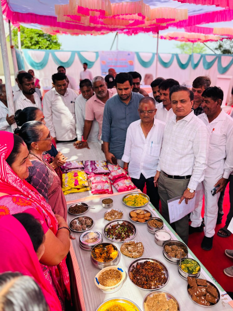 MansinghP_BJP's tweet photo. આદરણીય PM શ્રી @narendramodi જીના 'સૌનો સાથ, સૌનો વિકાસ'ના મંત્ર અને CM શ્રી @Bhupendrapbjp જીના સક્ષમ નેતૃત્વમાં વેરાવળ તાલુકાના ભેટાળી ગામે આયોજિત "સેવા સેતુ" કાર્યક્રમમાં હાજરી આપી
#SevaSetu #BJPGujarat #GirSomnath #DoubleEngineSarkar https://t.co/OyXHE0Ara8