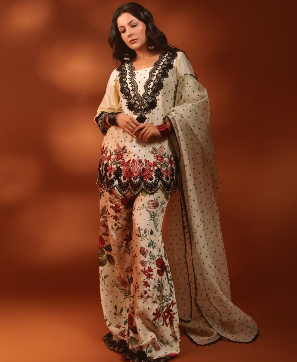 blurr4444's tweet photo. PRETTIEST 
#ShehnaazGill @ishehnaaz_gill https://t.co/7yfSWAxPFg