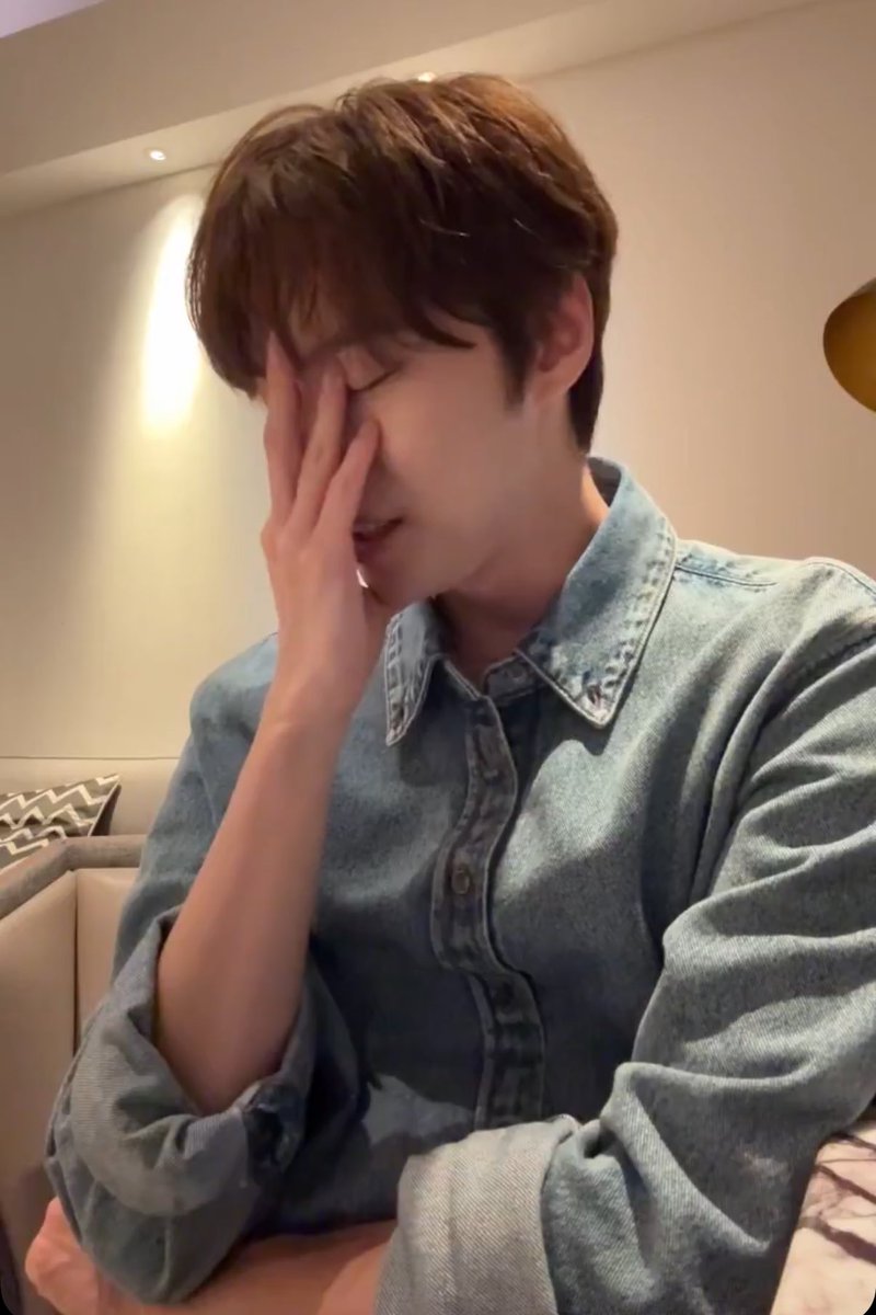 dosullll's tweet photo. 나 좀… 전남친 보고싶어지는 것 같아
                          아 형;; https://t.co/fyoPXqdzGk