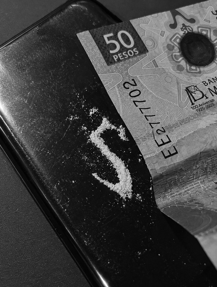 i1_moonn's tweet photo. holaaa 🪷
Estás son otras líneas que consumí hoy, y puesss no siento nada más q sueño jiji (˶>⩊<˶)

#drugs #methtwt #drugtwt https://t.co/om4fA7MILs