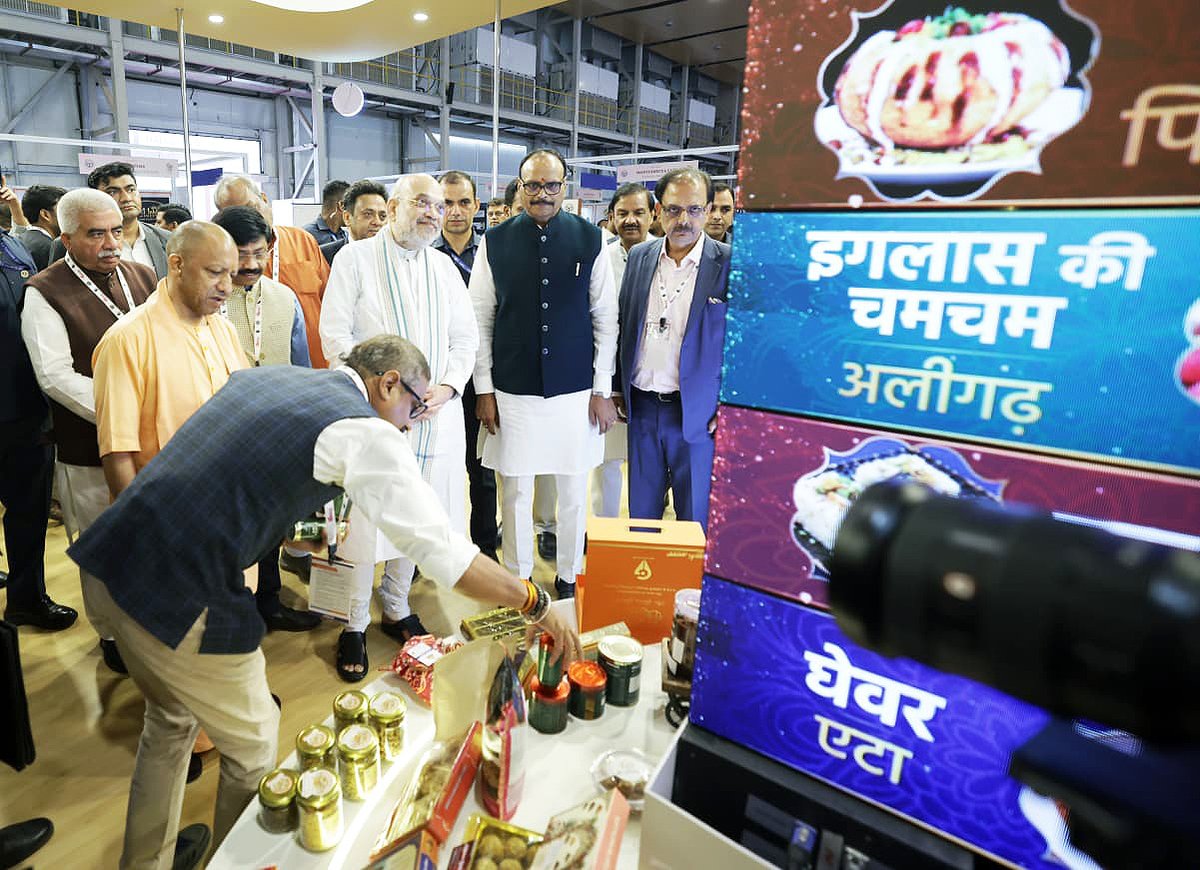 myogiadityanath's tweet photo. माननीय केंद्रीय गृह एवं सहकारिता मंत्री श्री @AmitShah जी के कर-कमलों से आज ग्रेटर नोएडा में UP International Trade Show 4.0 का शुभारंभ हुआ।

आदरणीय प्रधानमंत्री श्री @narendramodi जी के मार्गदर्शन में Local to Global की सोच के साथ आगे बढ़ रहा उत्तर प्रदेश आज अपने Product, Potential और Innovation को वैश्विक मंच पर प्रस्तुत कर रहा है। UPITS में बढ़ता Footfall प्रदेश के प्रति बढ़ते Global Trust की अभिव्यक्ति है।

यहां हमारे कारीगरों के हुनर को बाजार, युवाओं के Innovation को अवसर, MSME के सामर्थ्य को विस्तार और अन्नदाता के परिश्रम को नई पहचान मिल रही है। प्रदेश के उत्पाद, उद्यम और प्रतिभाएं दुनिया के Buyers व Businesses से सीधे जुड़ रहे हैं।

इस महत्वपूर्ण अवसर पर प्रेरणादायी मार्गदर्शन के लिए माननीय केंद्रीय गृह एवं सहकारिता मंत्री जी का हार्दिक आभार तथा देश-दुनिया से पधारे सभी Buyers, Exhibitors, Entrepreneurs और युवा साथियों का हृदय से स्वागत एवं अभिनंदन।

UP International Trade Show 4.0 के प्रति मेरी मंगलमयी शुभकामनाएं।
