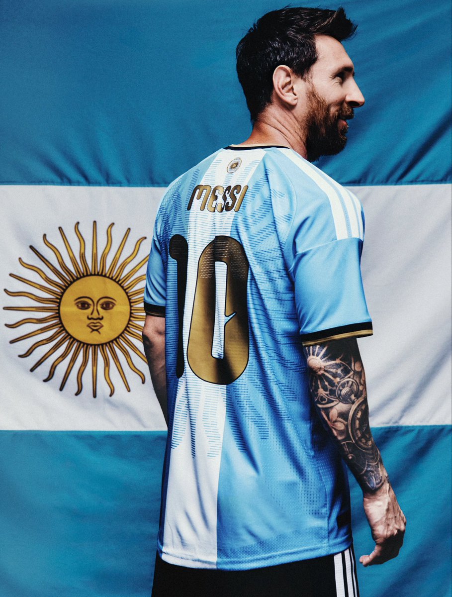 M10GOAT's tweet photo. 🚨 الأسطورة ليو ميسي خلال جلسة تصوير أديداس للقميص الأخير الذي سيرتديه للمرة الأخيرة 🥹🇦🇷 https://t.co/8O2zaLgb1b