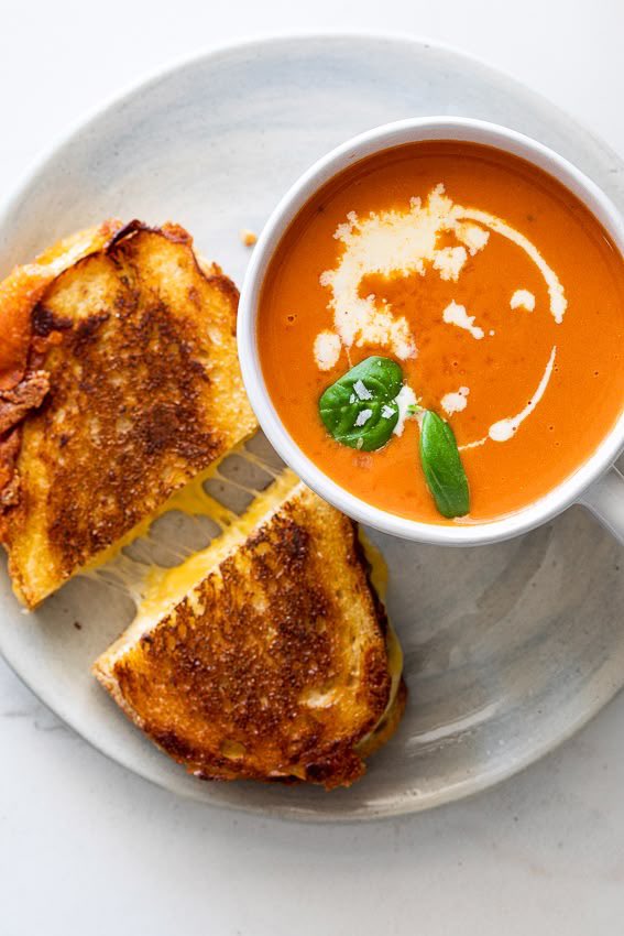 evilbluntlover's tweet photo. GRILLED CHEESE &amp; TOMATOE SOUP https://t.co/3RMEihcW0e