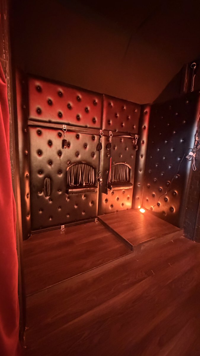 SirDong5's tweet photo. What happens when you put the stunning @bendyblondey and @unseengreene together in a room, add restraints and 8 hung guys. 

Our first ever FREE USE gangbang!!!

Ngl, it was incredibly fun to film. Already looking forward to the next one 🔥🔥🔥 https://t.co/UFzsPkpbiM