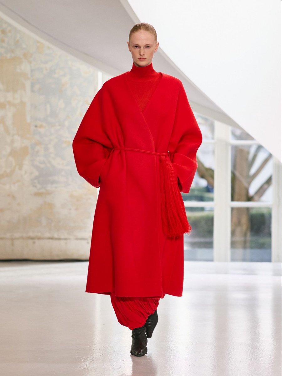 GCBRANDS's tweet photo. ICICLE appoints former Gucci creative director Sabato De Sarno https://t.co/qnFHujeh1I #之禾 #Gucci #ChineseBrands #GoingGlobal #fashion #luxury #design #SabatoDeSarno #Icicle https://t.co/73a3zDCVcS