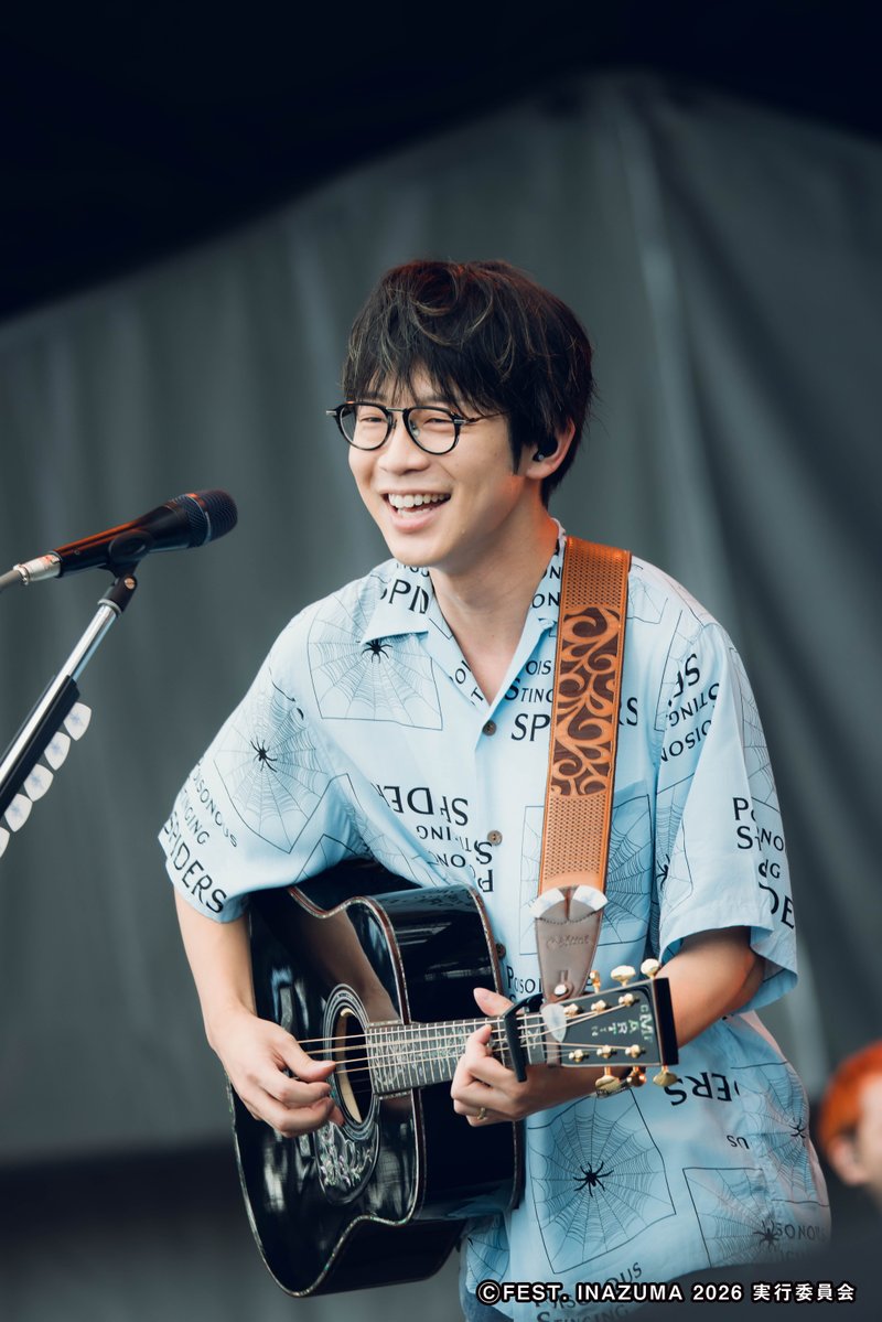 FEST_INAZUMA's tweet photo. ☁風神STAGE☁
川崎鷹也
https://t.co/hBPv6L1Qle

▼SET LIST
01 曖昧Blue
02 君の為のキミノウタ
03 魔法の絨毯
04 ほろ酔いラブソング

#フェストイナズマ 
@kawasaki_staff @kawasaki_takaya #川崎鷹也 https://t.co/dGBbtFdrDC