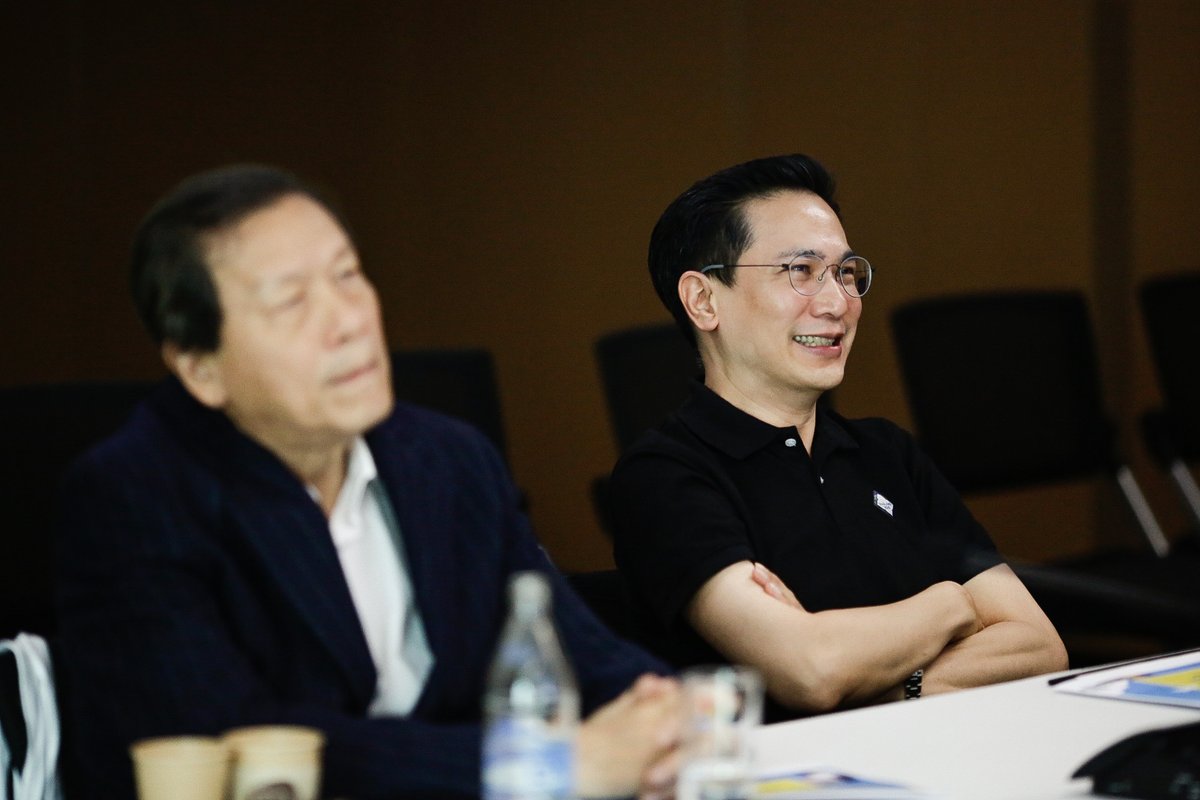 AM2026Thailand's tweet photo. Behind the Scenes: Judging for the “ศิลป์ : ทรัพย์” (Art for Resilient Future) Competition 🎨📸
#2026AnnualMeetings #2026IMFWBG #annualmeetings #AM2026Thailand #IMF #WBG #WorldBankGroup #MinistryofFinance #BankofThailand #roadtothailand #hostcountry #hostcountrythailand https://t.co/u1fOjVWZyF