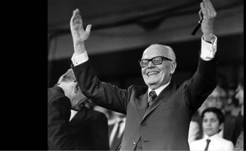 Moonlightshad1's tweet photo. Nel 130° anniversario della nascita di Sandro Pertini vale la pena di ricordare che il corporativismo delle forze dell'ordine che non puniscono quasi mai le famose mele marce fa parte di un retaggio antico: ➡️ https://t.co/pcY1xuZ8ga