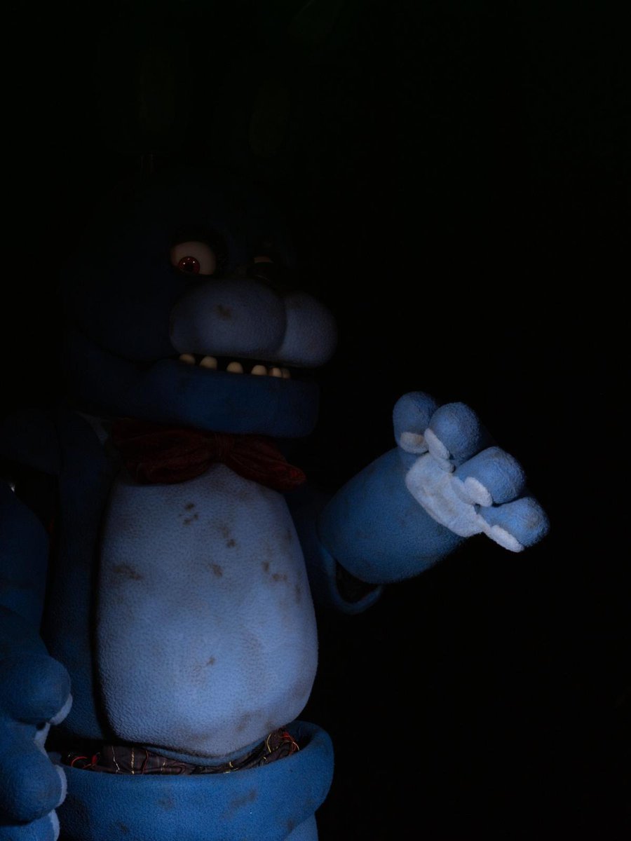 SamuelTristan12's tweet photo. That makes me sad beacuse the animatronics in the movies aren't even that bad looking, if they were manage well they could have the same uncanny vibe from the games https://t.co/Po53yOPz40