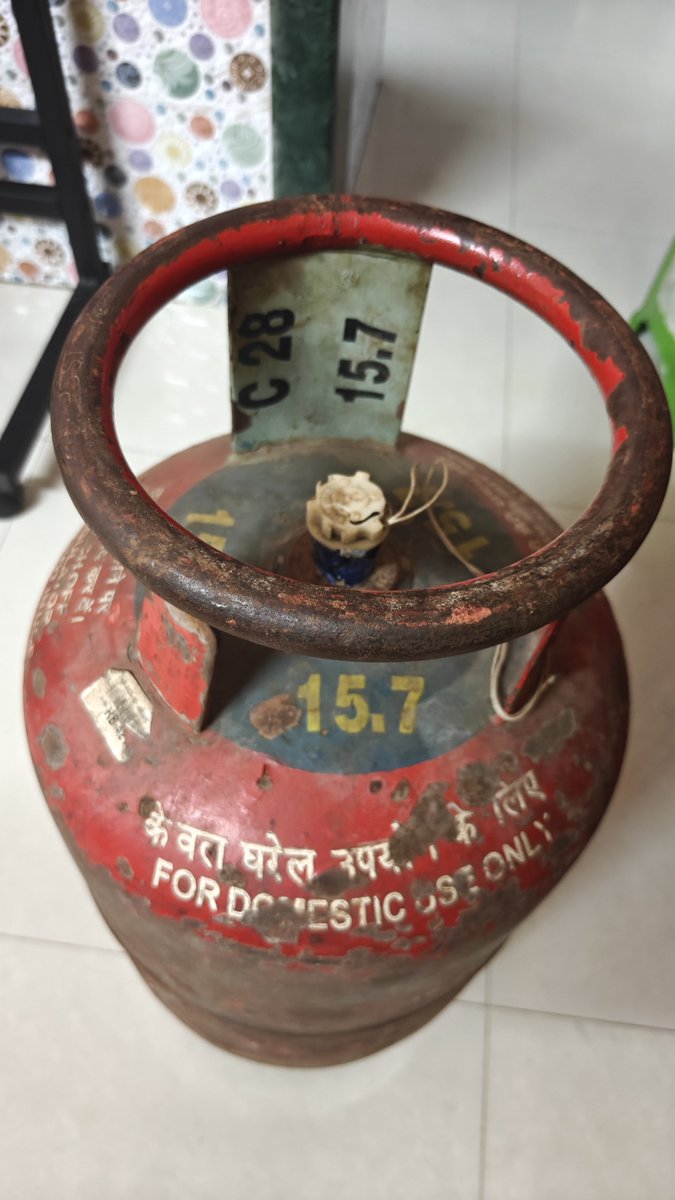 SDRebel03's tweet photo. @HPCL Received an HP Gas cylinder today from Ekvira Gas Service  Handle/cap damaged and cylinder body badly dented. Full payment is taken, yet such a cylinder was delivered. This is a serious safety concern. Please investigate and replace it immediately. Photos attached https://t.co/nTcLanLKZZ