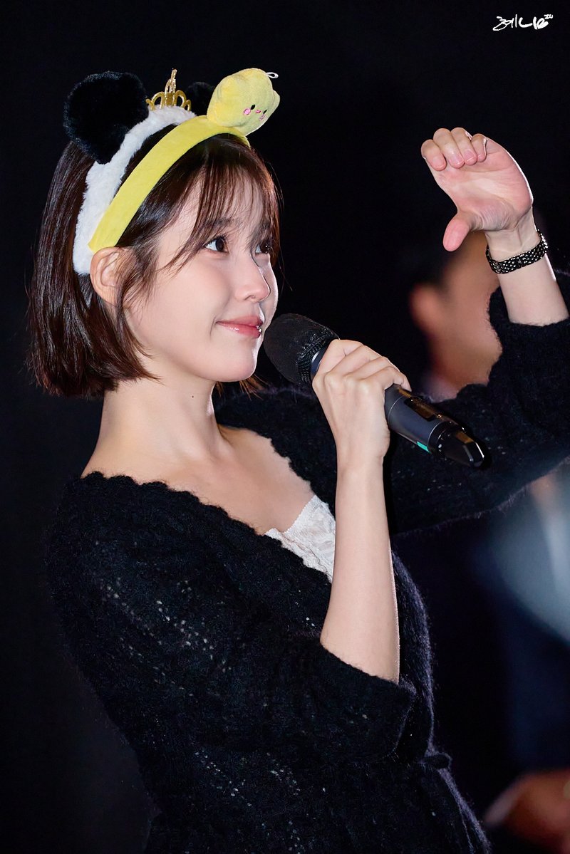 orolok_iu's tweet photo. 260920 아이유 The Golden Hour 재개봉 무대인사 (3)  

#iu #아이유 #이지은 https://t.co/OcylfEHN15