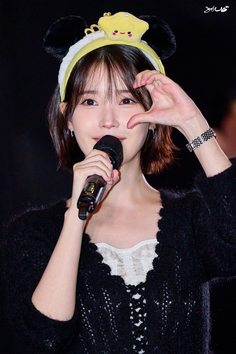 orolok_iu's tweet photo. 260920 아이유 The Golden Hour 재개봉 무대인사 (3)  

#iu #아이유 #이지은 https://t.co/OcylfEHN15