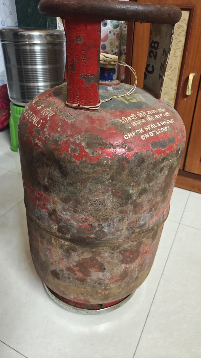SDRebel03's tweet photo. @HPCL Received an HP Gas cylinder today from Ekvira Gas Service  Handle/cap damaged and cylinder body badly dented. Full payment is taken, yet such a cylinder was delivered. This is a serious safety concern. Please investigate and replace it immediately. Photos attached https://t.co/nTcLanLKZZ