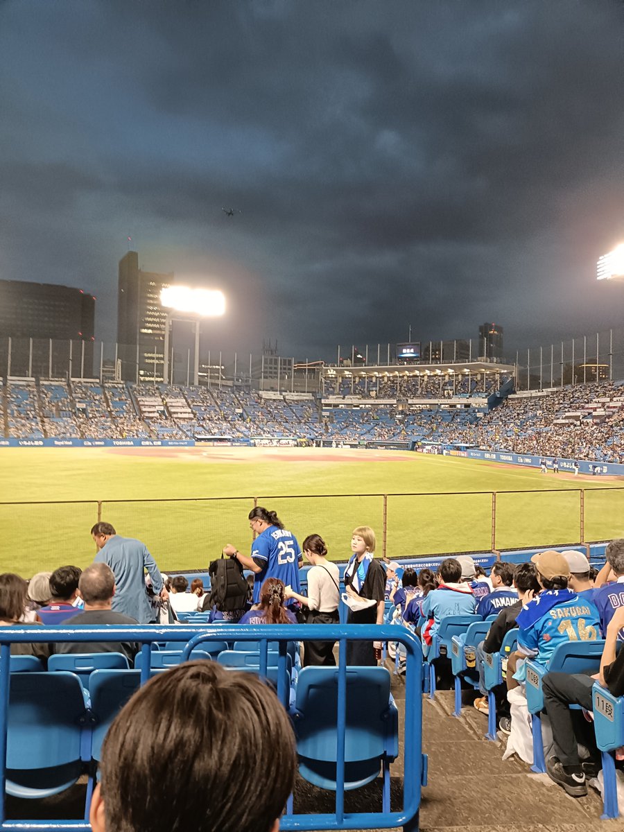 nazodora's tweet photo. 神宮球場なう(^^)/ https://t.co/XwNSMkMQU1