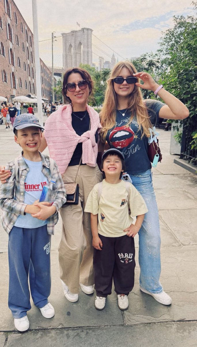 Karolinapr2jj1's tweet photo. Family ♥️🥰#karolina https://t.co/gKkJTj4TEx
