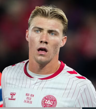 KennethJS's tweet photo. Mulig det er bok-debatten som gjør dette, men Westerlin dukker fort opp i tankene når jeg ser denne karen spille fotball... @Mo_Ahamed https://t.co/4dqSoSBTc9