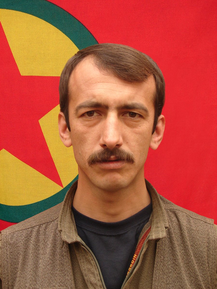 Andokmusa's tweet photo. Adı : Gabar Bêrtî
Adı Soyadı : İlhan Karlıdağ
Doğum Yeri : Elezîz
Anne – Baba Adı : Cemile - Murettin
Şehadet Tarihi ve Yeri : 15 Eylül 2012 / Şemzînan https://t.co/f1qvjGlKV2