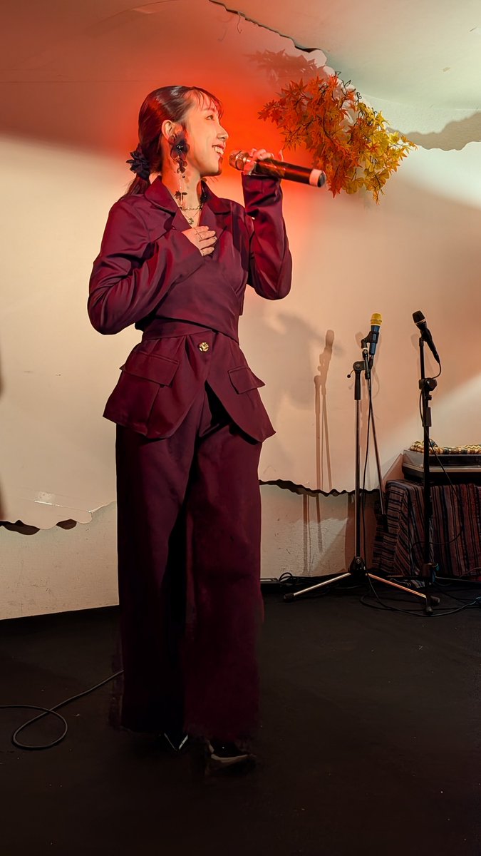JUNReLady1's tweet photo. 昨日のれいないれ(ЯanaB Lei)主催
Seasonal box vol.2 Autumn(秋)
in 駒沢Camited
Autumn モードの新衣装に登場したれいないれはエレガントでコケティッシュでそしてアダルトな(語彙が🙏)ライブで素敵な時間を作ってくれました
#れいないれ
#Seasonalbox
#駒沢Camited https://t.co/nxyUocd7R3