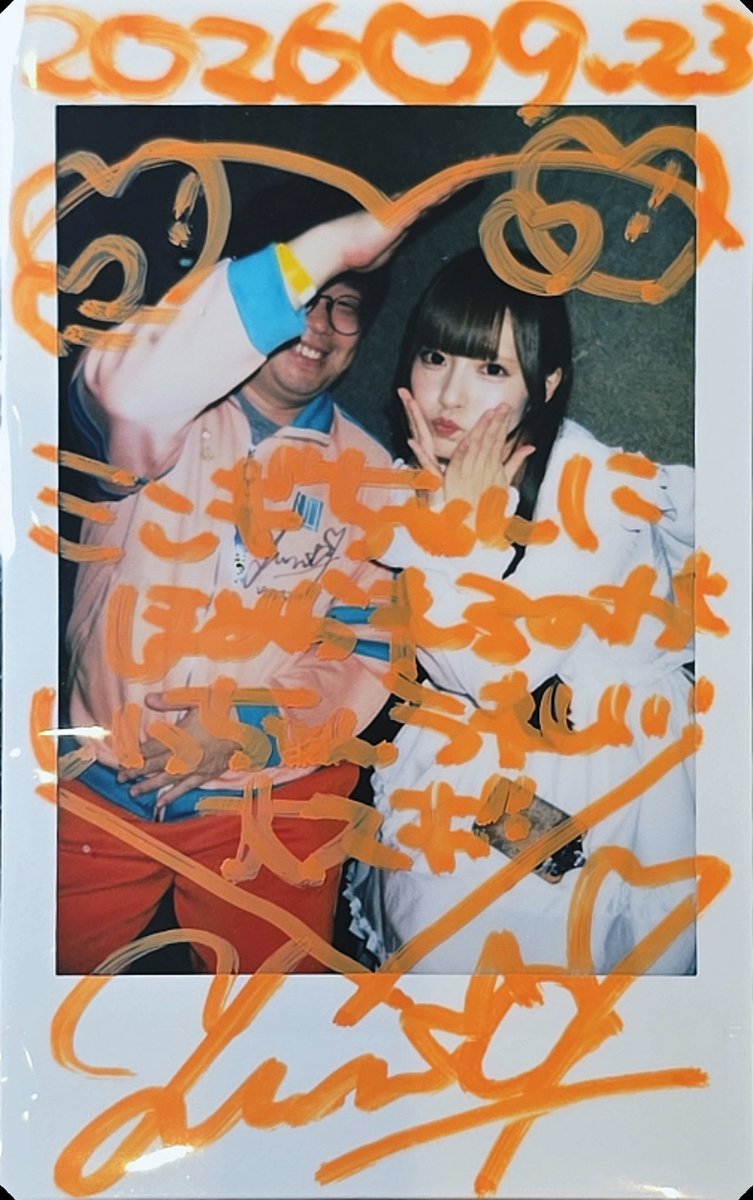 NOH_MINGI's tweet photo. @NANIMONO_yuma #ゆまなのだっ
褒めてって２回も言われて同じポーズのチェキ２個になってるの面白いw
でもゆまちゃん本当に頑張ったし素敵だったから何回褒めても足りない！ https://t.co/DIba1p09Af
