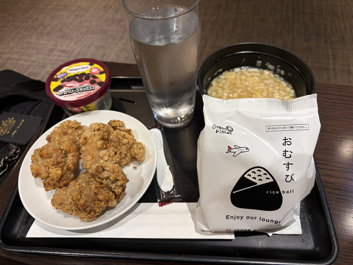 st02__'s tweet photo. ちゃんと唐揚げが暖かくて感動している https://t.co/LG0Ivn8kpS