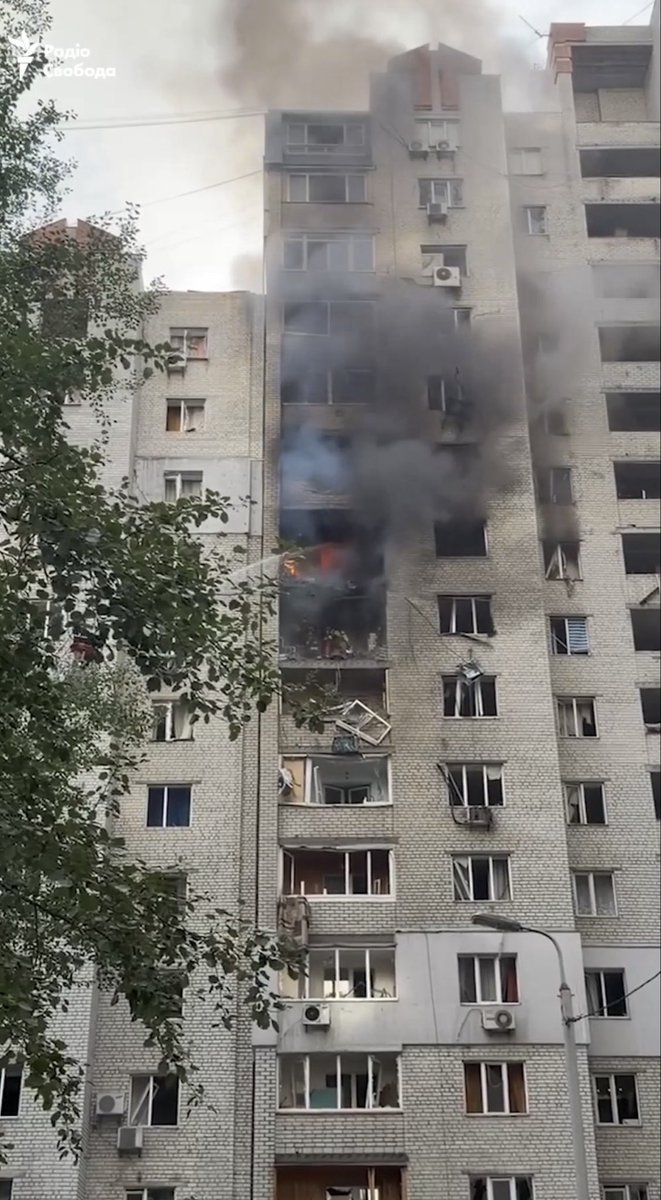 JulianRoepcke's tweet photo. Das Drecksregime hat heute Morgen ein weiteres Kind in einem Kyjiwer Hochhaus mit einer Kamikaze-Drohne ermordet.
Das „Verbrechen“ des 14-Jährigen: in der ukrainischen Hauptstadt zu gelebt zu haben. https://t.co/XtxYh8o7qQ