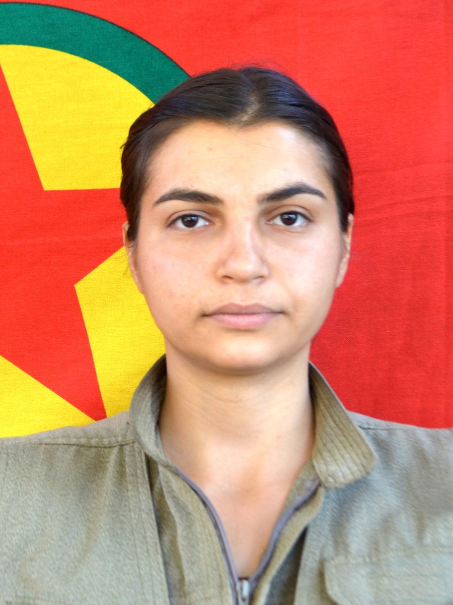 Andokmusa's tweet photo. Kod Adı : Rewşen Zinarîn
Adı Soyadı : Hamdiye Yıldız
Doğum Yeri : Mêrdîn
Anne – Baba Adı : Celile - Mehmet Salih
Şehadet Tarihi ve Yeri : 27 Haziran 2017 / Zap https://t.co/xnHf078V5Y