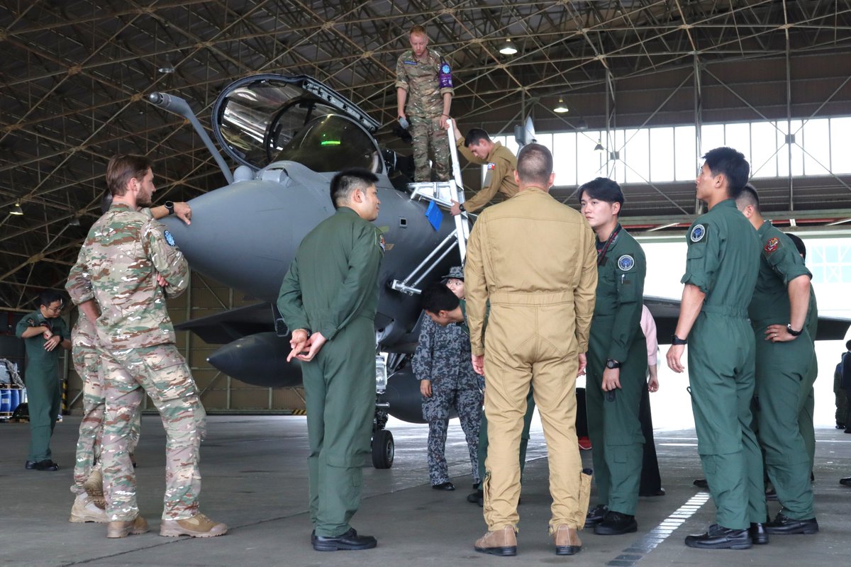 jasdf_hyakuri's tweet photo. #百里基地 公式ホームページ内、基地司令の挨拶を更新しました。ご覧ください✨

https://t.co/FwQ6Vvt5RN https://t.co/RQE96QLPjY