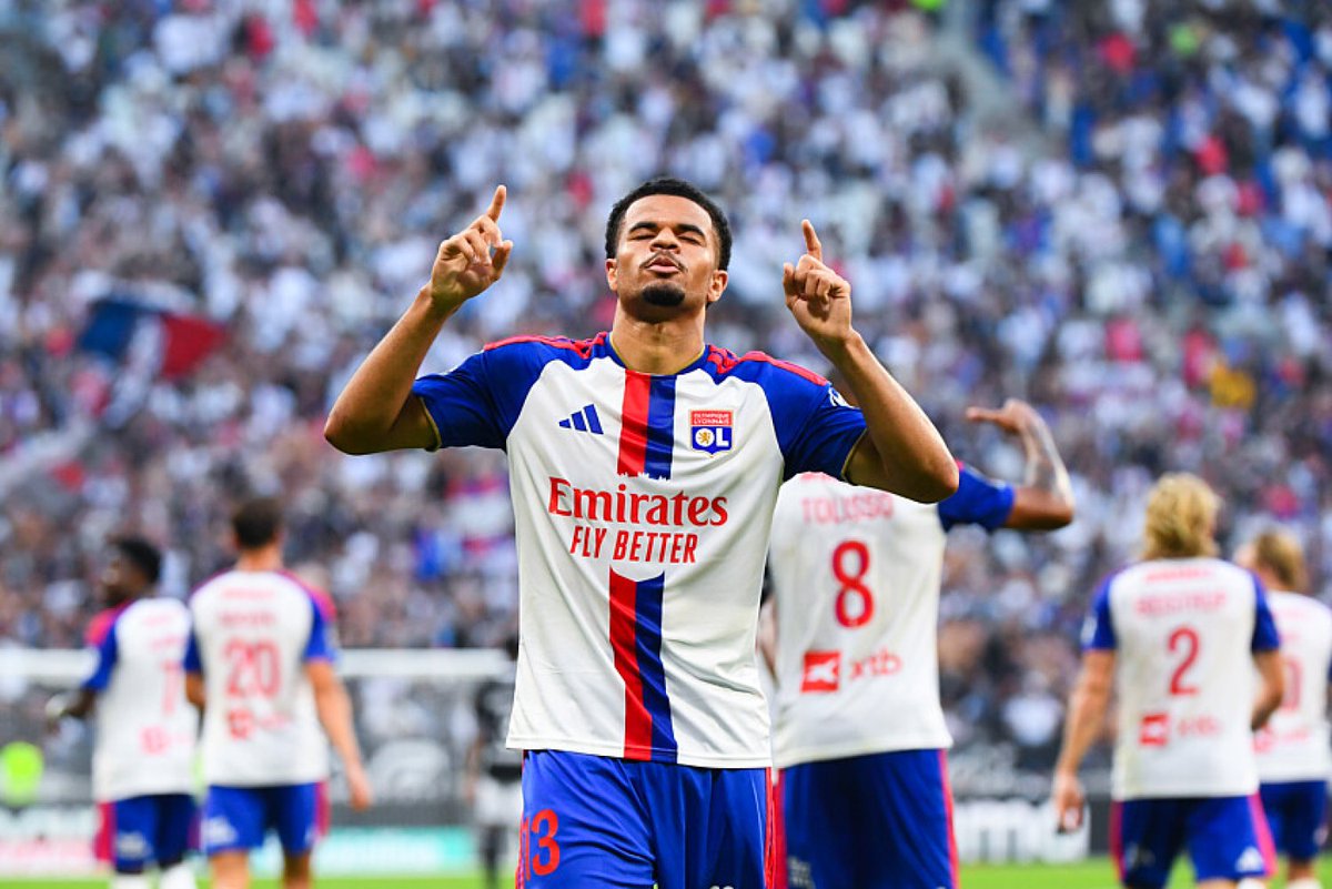 FerveurL's tweet photo. Lors d'un entretien pour "RSI", Zachary Athekame 🇨🇭 s'est exprimé sur la suite de sa saison mais aussi de sa carrière : 🎙️ "Je suis ici (à Lyon) pour aider l’équipe et je suis extrêmement content. Je donnerai tout. À Milan, je me suis très bien senti. Je suis un joueur du Milan. Maintenant je suis à Lyon et je suis très heureux mais j’aimerais retourner en Italie à la fin de mon prêt". #Athekame