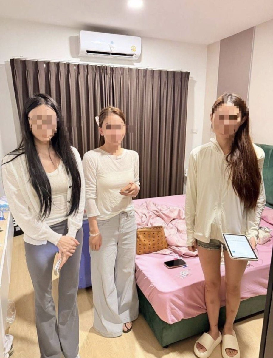 Xiaoniu6161's tweet photo. 9月22日，泰国警方解救3名被诱骗遭囚禁的中国女子，抓获4名男子。

嫌疑人被确认为四名中国男子：
1. 刘某，31岁，中国公民，无护照。
2. 兰某，28岁，中国公民，无护照。
3. 肖某，25岁，中国公民，无护照。
4. 邓某，22岁，中国公民，已向警方出示护照。 

怎么会没有护照😳 https://t.co/GZJLb6XDVN