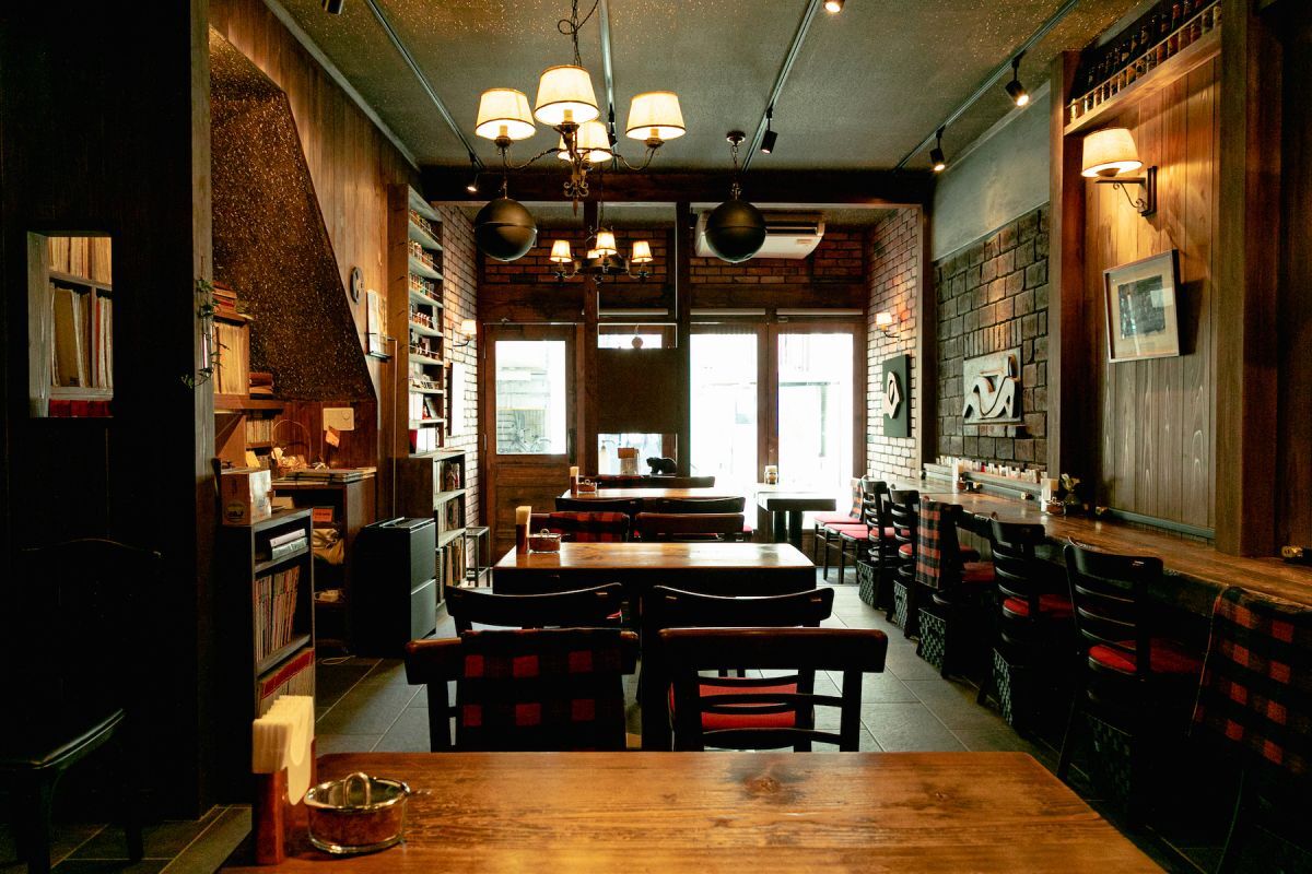 rurubuandmore's tweet photo. 【神保町のおしゃれカフェ・喫茶店14選】
「本の街」として知られる東京・神保町は、レトロな喫茶店やこだわりのカフェが集まる、知る人ぞ知るカフェめぐりスポット。お気に入りの一冊と、お気に入りの一杯を求めて、神保町をめぐってみませんか？

続きは記事をチェック📚
https://t.co/g3lUf8kKNc https://t.co/0XyH6Zk324