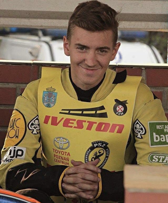 Piotrkaw's tweet photo. Tak wyglądam czekając z ekscytacją na baraż #POZGOR #speedway https://t.co/6RblFp4OiL