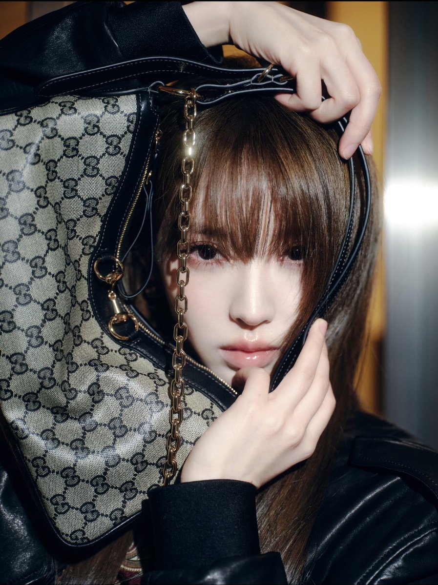 TVenthusiastic's tweet photo. #GUCCI Primavera Collection Milan

Tian Xiwei Brand Ambassador of Italian House of Fashion and Luxury GUCCI, posed, dressed with the latest design of the fashion house. 

STUNNING! 🤩 

#TianXiwei https://t.co/DoEpHWGJy0