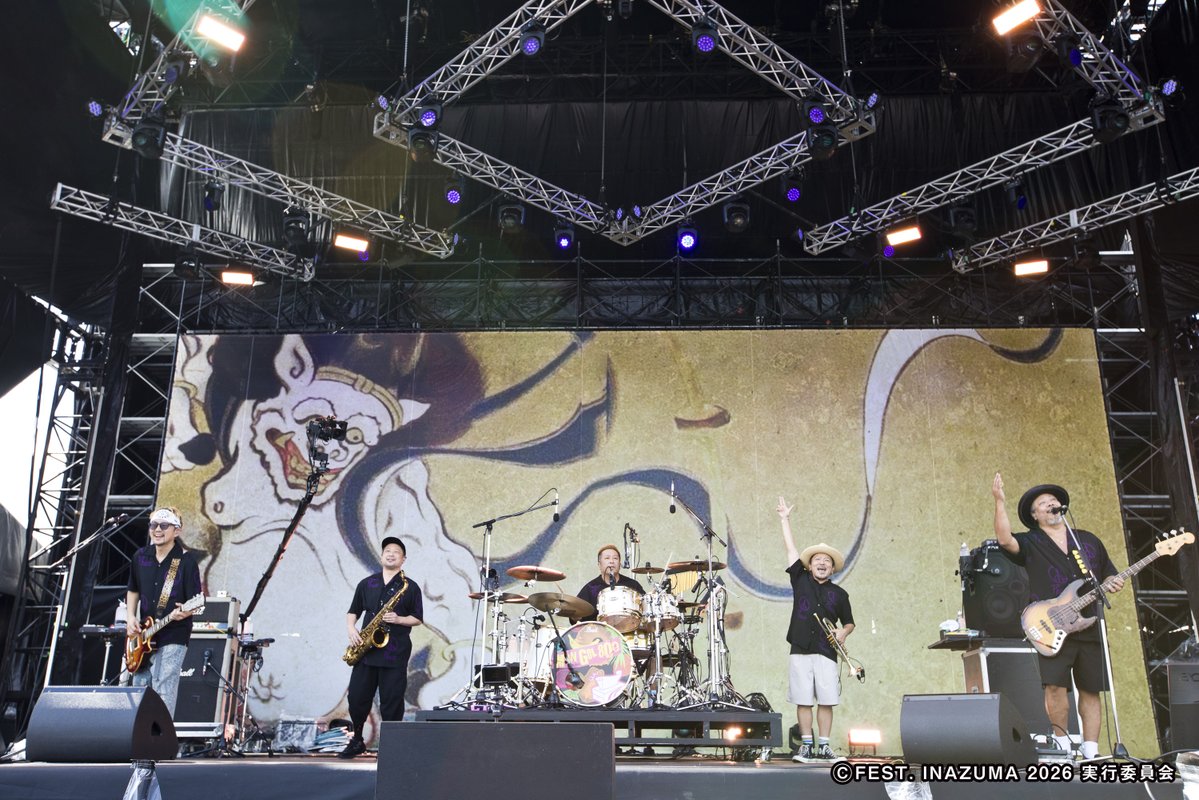 FEST_INAZUMA's tweet photo. ⚡雷神STAGE⚡
MONGOL800
https://t.co/V48WH9lCmx

▼SET LIST
01 あなたに
02 少年時代
03 OKINAWA CALLING
04 SOUTH WEST BEACH!!
05 小さな恋のうた
06 DON'T WORRY BE HAPPY

#フェストイナズマ 
@MONGOL800_info #MONGOL800 https://t.co/1FwNIjVMJg