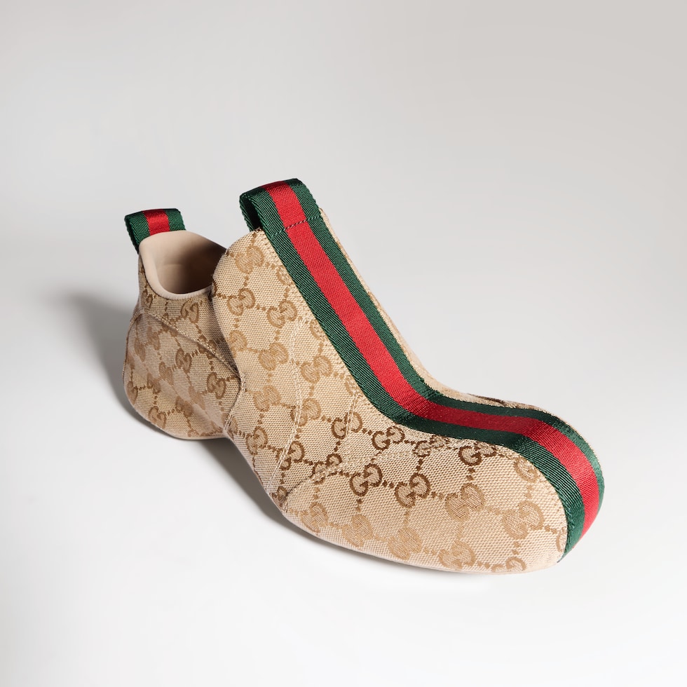 GCBRANDS's tweet photo. Gucci's new 'Made in China' sneaker models break with Italian tradition https://t.co/7WhuHwamht #Kering #Gucci #Primavera #luxury #sneaker #design #MadeInChina #Italian #craftsmanship #Demna #LucaDeMeo #shoes https://t.co/46HjdkDZWI