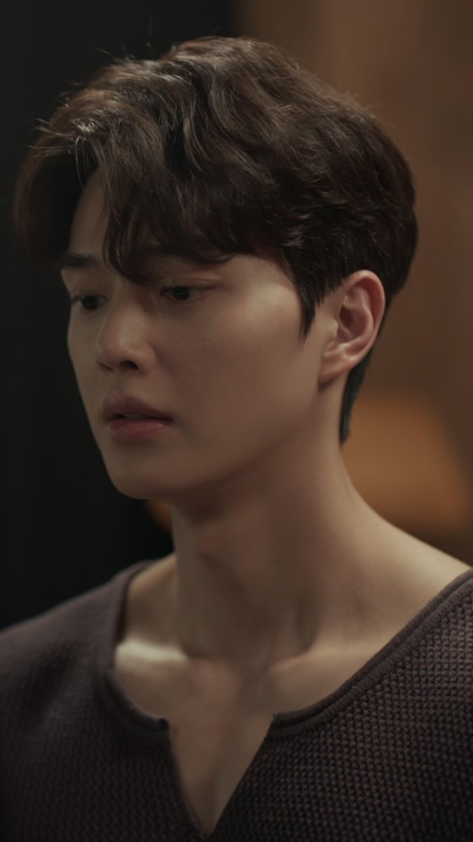 yoolkon's tweet photo. 포핸즈…라는 악랄한 드라마가
최정요에겐 힙이 잘 부각되는 타이트한 슬림핏 or 크롭 상의를 입히고
강비오에겐 가슴이 잘 부각되는 어디까지파이는거예요 옷을 입히는게

무지성 벗기기가 아니고 진짜 세심하게 각각의 강점을 살려 남주팔이를 하는게 느껴져서… 진심 고능한 변태새기들 같고 고마움 https://t.co/athFqbkShP