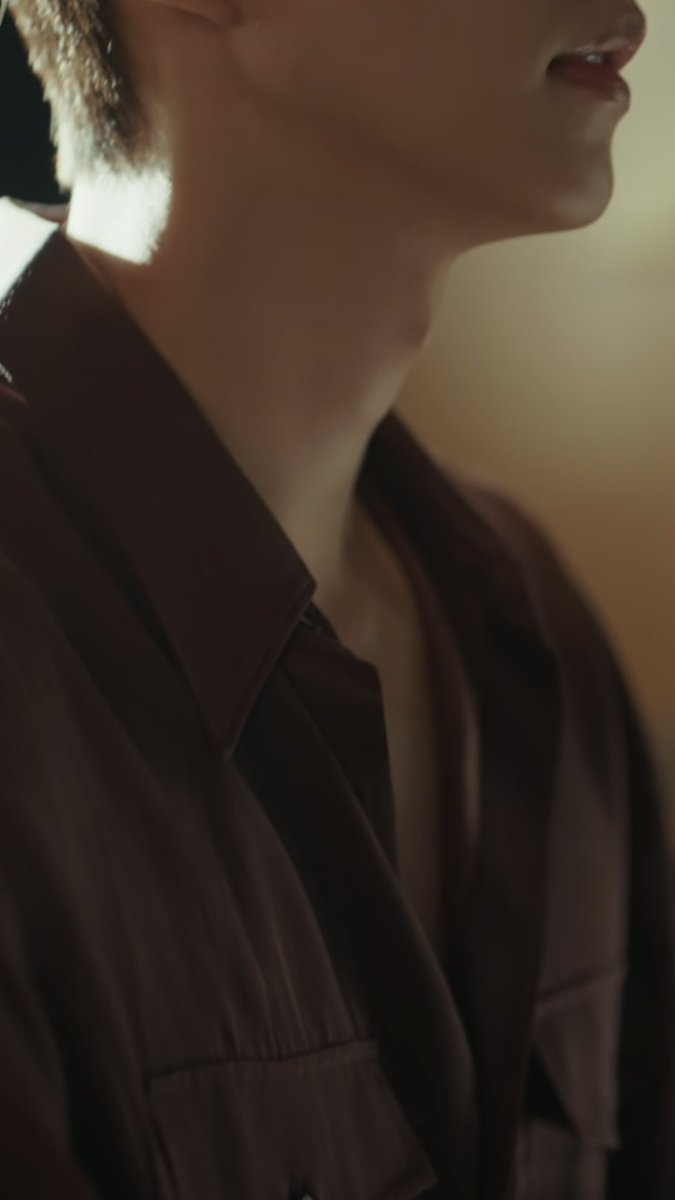 yoolkon's tweet photo. 포핸즈…라는 악랄한 드라마가
최정요에겐 힙이 잘 부각되는 타이트한 슬림핏 or 크롭 상의를 입히고
강비오에겐 가슴이 잘 부각되는 어디까지파이는거예요 옷을 입히는게

무지성 벗기기가 아니고 진짜 세심하게 각각의 강점을 살려 남주팔이를 하는게 느껴져서… 진심 고능한 변태새기들 같고 고마움 https://t.co/athFqbkShP